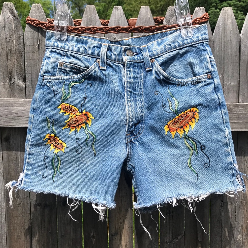 VINTAGE PAINTED SUNFLOWER JEAN SHORTS